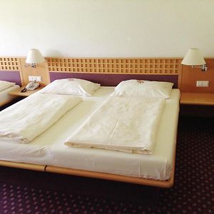 Pokój z łóżkiem king-size